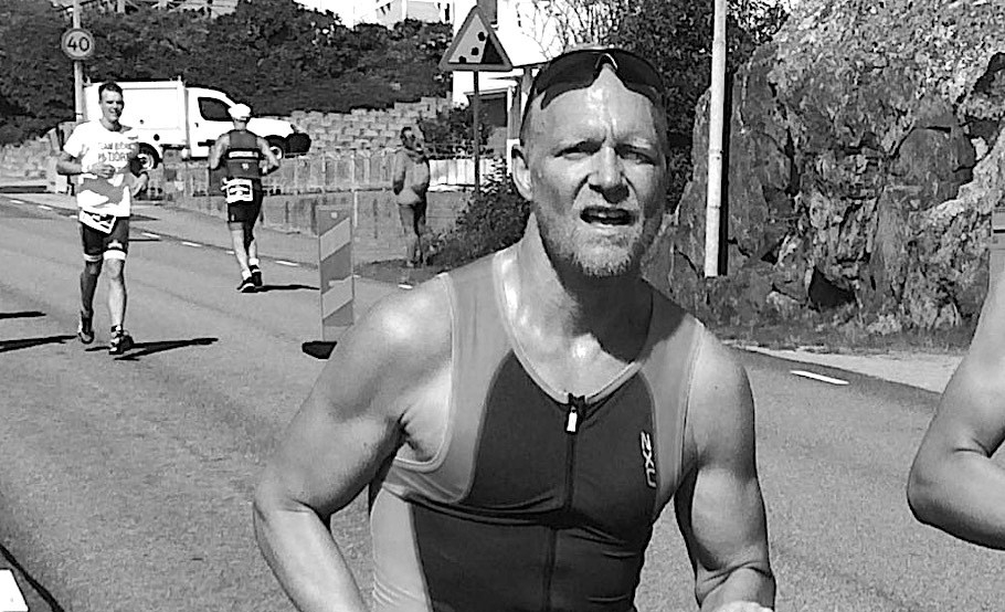 Tjörn_tyngrelopning_gray